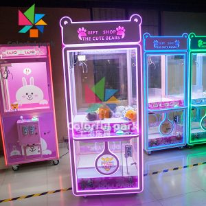 The cute bears claw crane machine